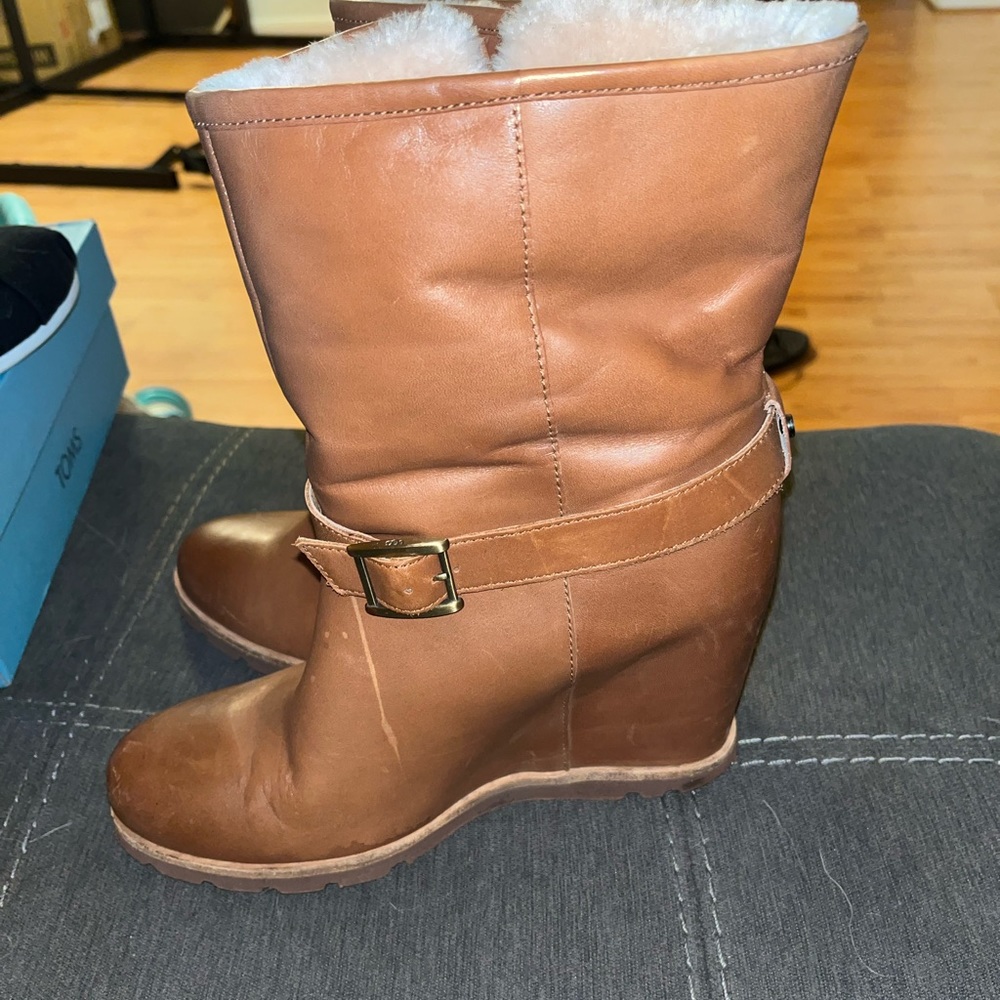 Ugg Hidden Heel Leather Boot Size 8. - image 4